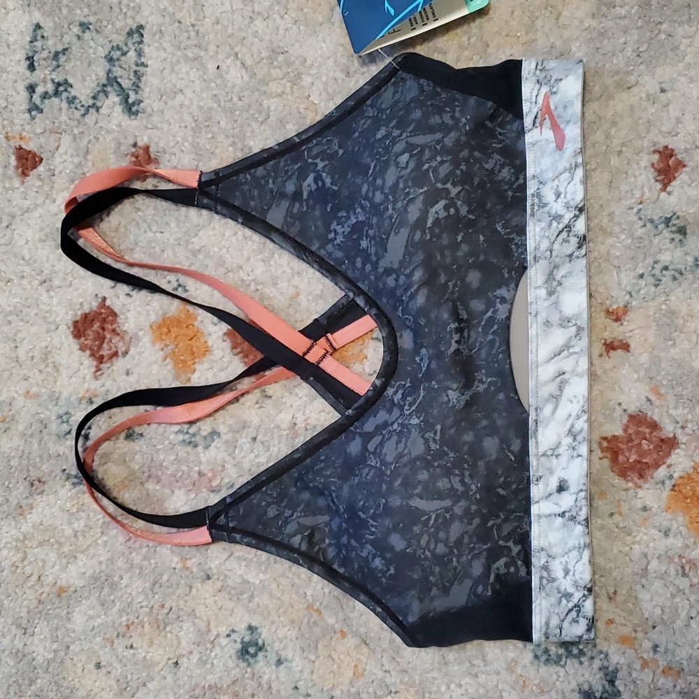NWT sports bra